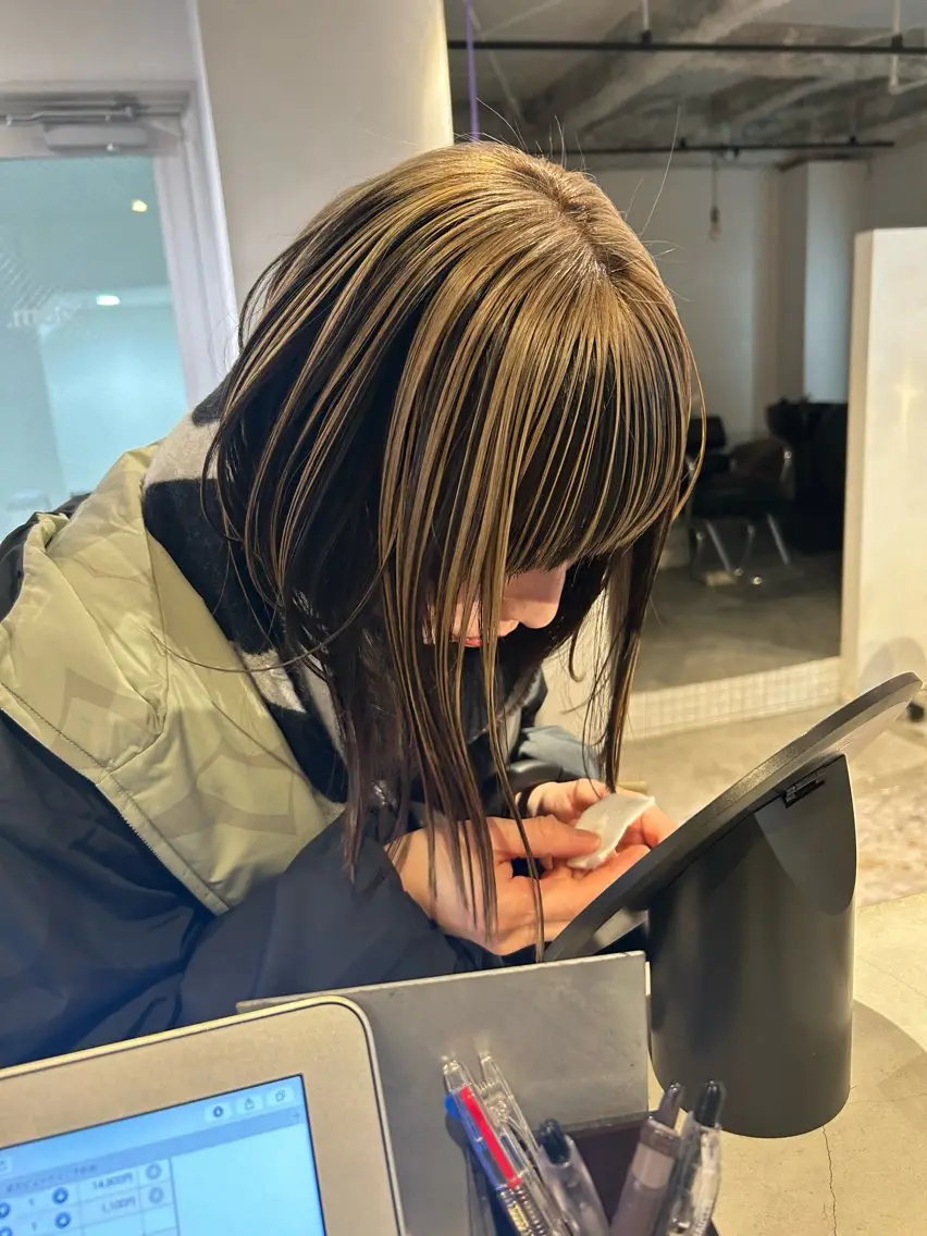 ミディアム カラー ブリーチ ハイライトカラー ハイライト カット ヘアカラー トリートメント 村上雅人 ナチュラルモードのヘアスタイル