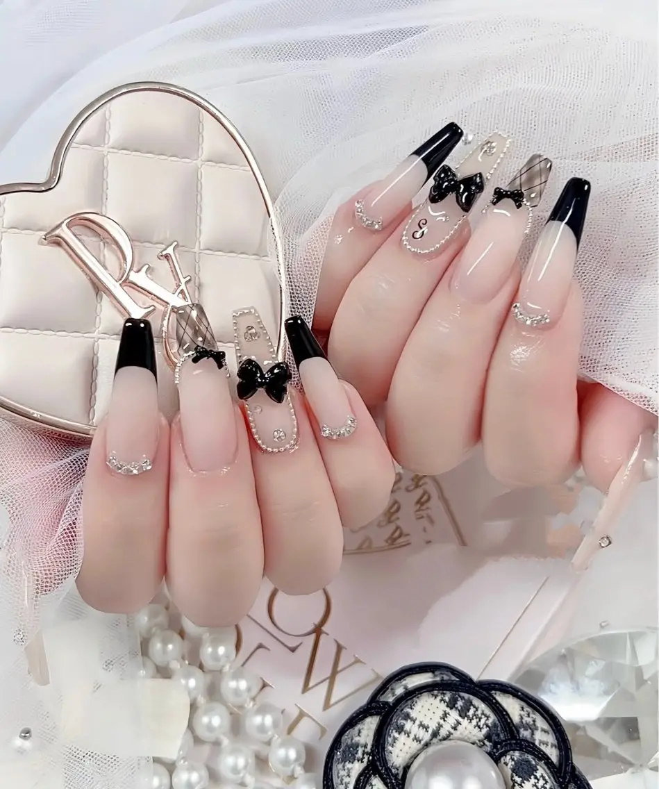ロング 外国人風カラー 韓国風ヘア ハンドネイル E🌷nail 長さだし専門店のネイルデザイン