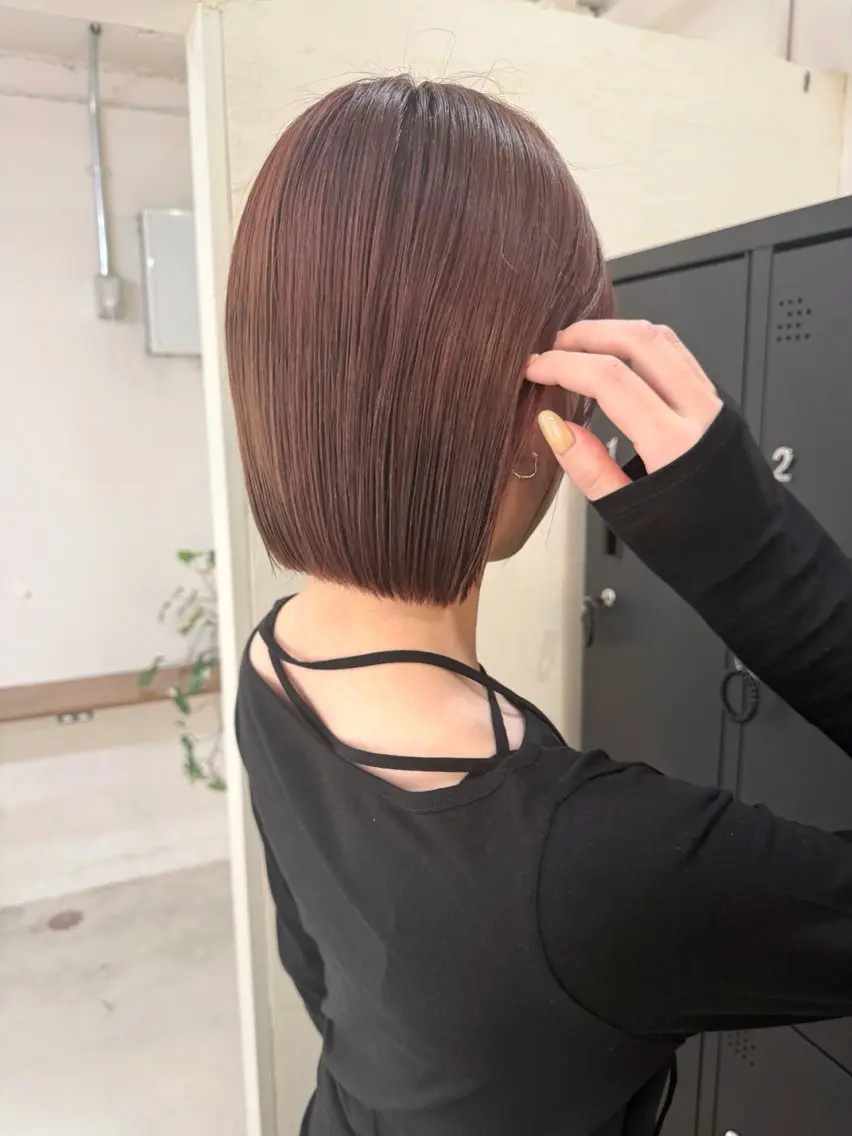 ミディアム ボブ カット ヘアカラー 須藤 優真 切りっぱなしボブのヘアスタイル