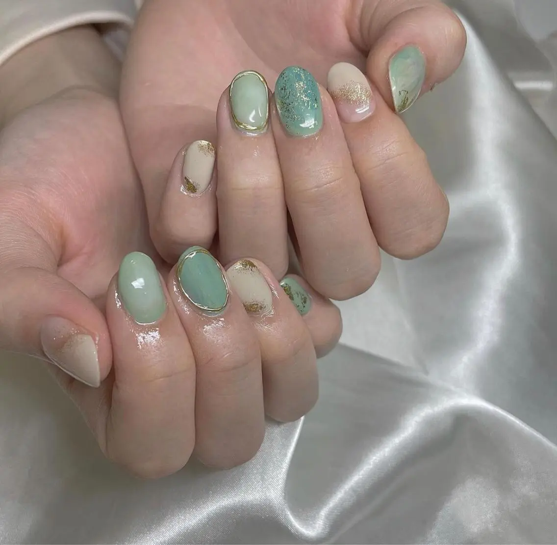 ネイル グリーン ニュアンスネイル ミルフィーユ /Tomoeのネイルデザイン
