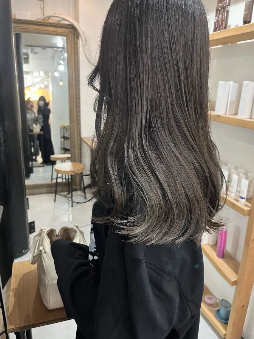 ロング カラー アッシュ アッシュグレー 透明感カラー ダブルカラー ハイライトカラー Shibata Mizukiのヘアスタイル