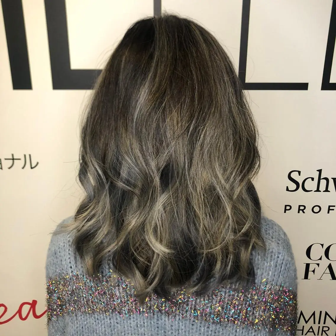 セミロング カラー バレイヤージュ グレージュ ハイライトカラー ハイライト レイヤーカット 小川 舜人のヘアスタイル