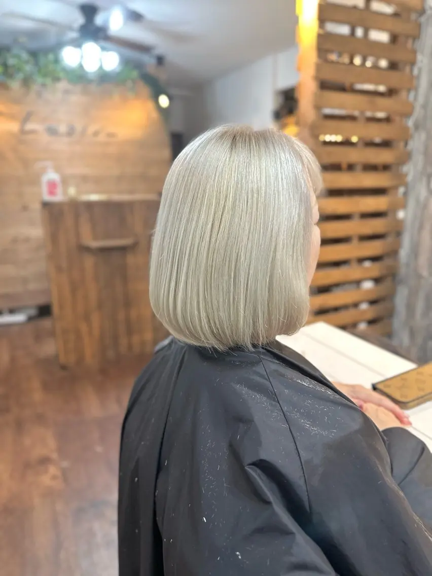 ショート カラー ブリーチ ブロンド カット ヘアカラー トリートメント Luzir⭐︎ GEN⭐︎のヘアスタイル