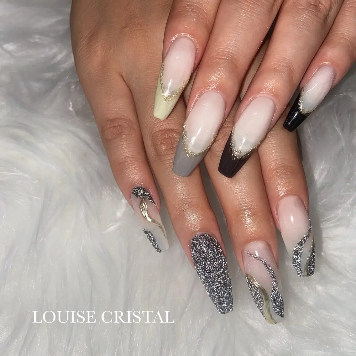 ネイル フラッシュネイル ハンドネイル LOUISE CRYSTALのネイルデザイン