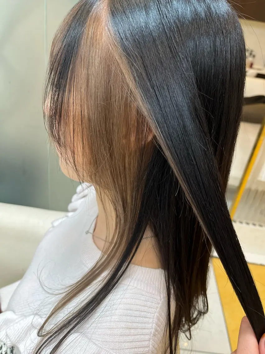 セミロング カラー ブリーチ イヤリングカラー 柳川 玲也のヘアスタイル