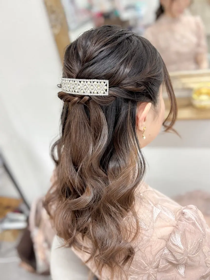 ミディアム ヘアアレンジ ハーフアップ ⭐︎moe 【ヘアメイク🧸】のヘアスタイル