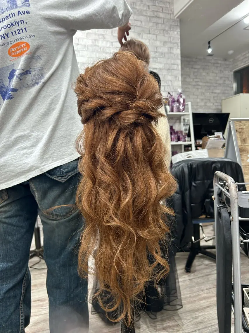 ロング カラー ヘアアレンジ MOMO艶髪 🩵モテカラーのヘアスタイル