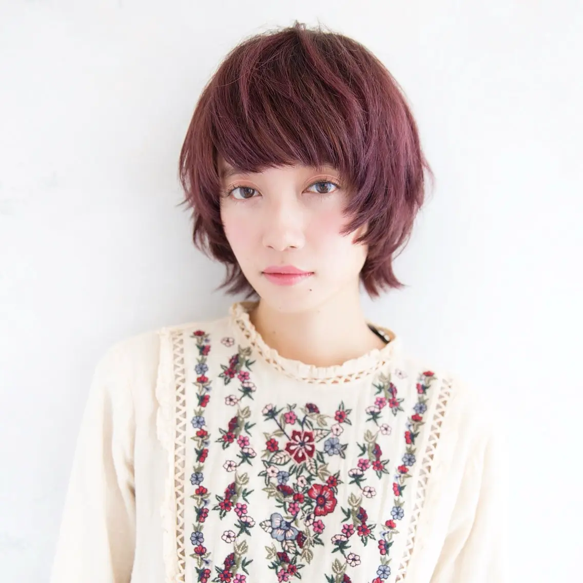 ショート ボブ レイヤーカット 似合わせカット ショートヘア カット ヘアカラー トリートメント 岩本 陽介のヘアスタイル