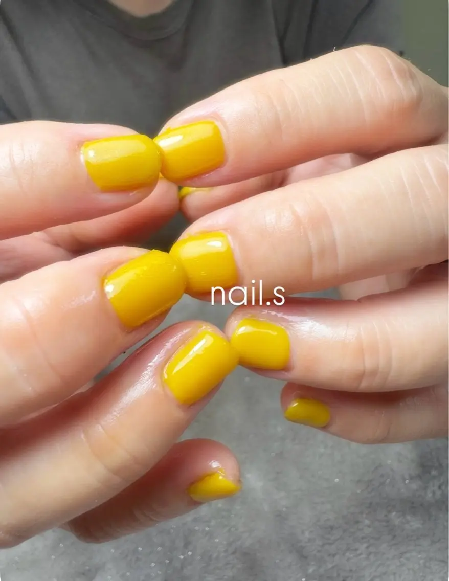 ネイル ワンカラーネイル シンプルネイル 黄色 ハンドネイル nail.s misatoのネイルデザイン