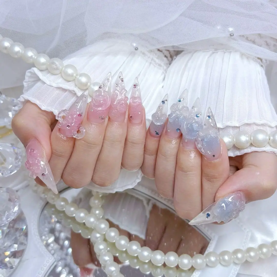 ネイル チークネイル ドット フットネイル フレンチネイル グラデーション ハンドネイル ハンドケア Nihonthy Nail 新宿のネイルデザイン