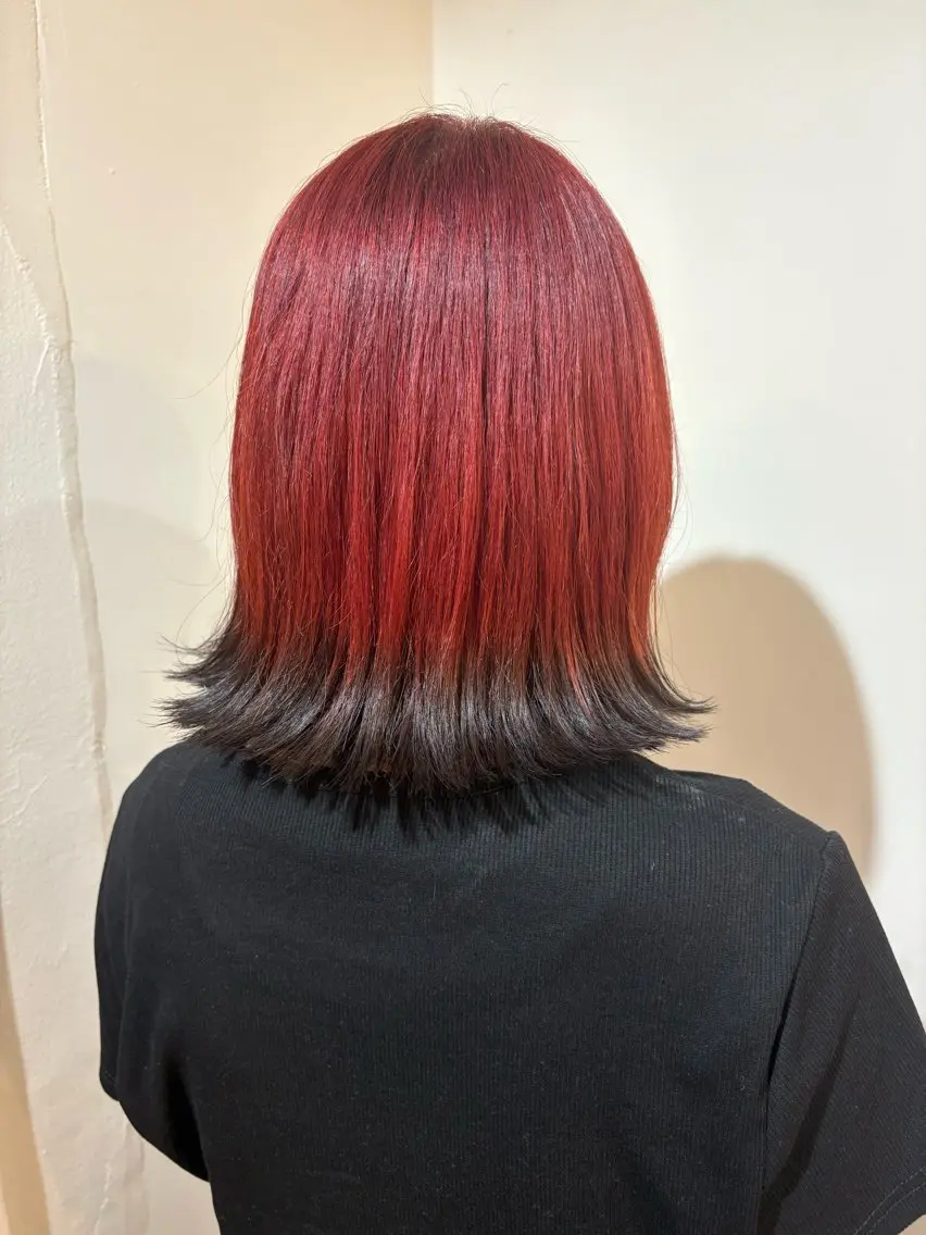 ミディアム カラー 黒髪 レッドカラー COLO✨️ 白川綺香のヘアスタイル