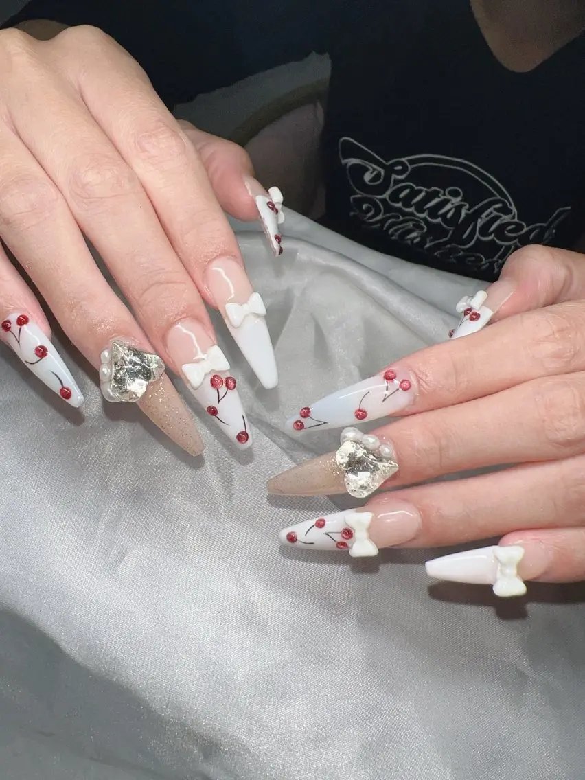 ネイル 長さ出し グラデーション 卒業式 キラキラネイル マグネットネイル Lee Nailsのネイルデザイン