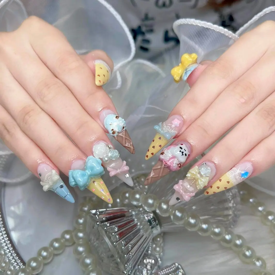 ネイル アートネイル フラワーネイル ジェルネイル キラキラネイル 韓国ネイル ハンドネイル Nova Nail Studioのネイルデザイン