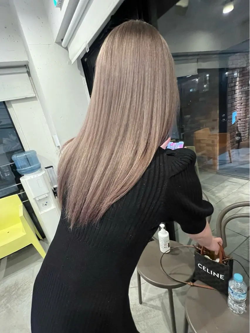 セミロング カラー アッシュ ミルクティーアッシュ ヘアカラー トリートメント エクステ⭐️艶カラー koukiのヘアスタイル