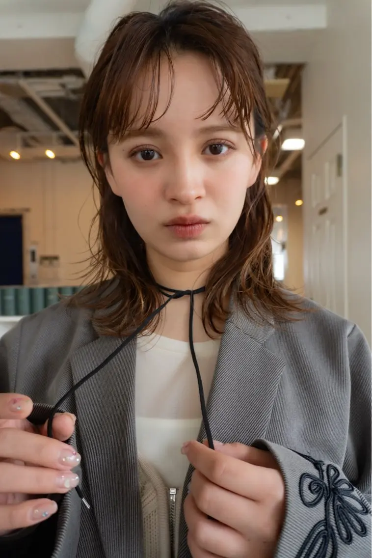 ミディアム 顔まわりレイヤー レイヤーカット カット ヘアカラー トリートメント レイヤー/似合わせ TAKUYAのヘアスタイル