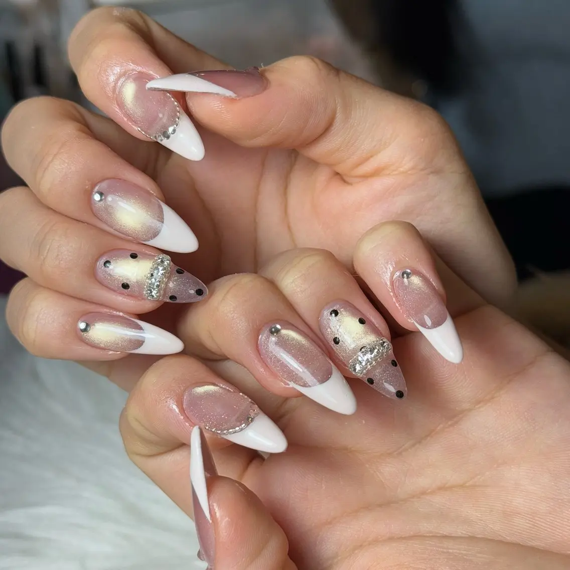 ネイル チークネイル フレンチネイル グラデーション キラキラネイル 韓国ネイル ハンドネイル Risa_ Nailのネイルデザイン
