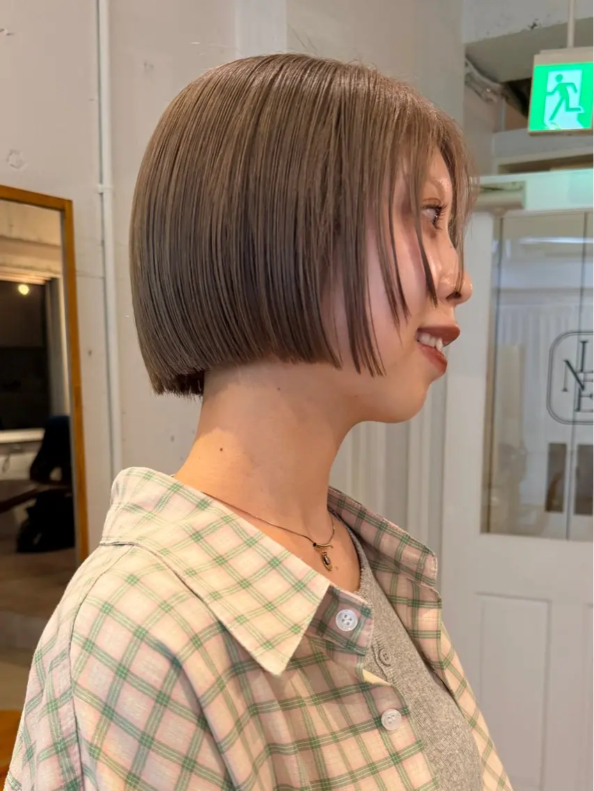 ミディアム カラー ブリーチ ダブルカラー グレージュ ミルクティーグレージュ ボブ カット ヘアカラー 落合希 Olivebeigeのヘアスタイル