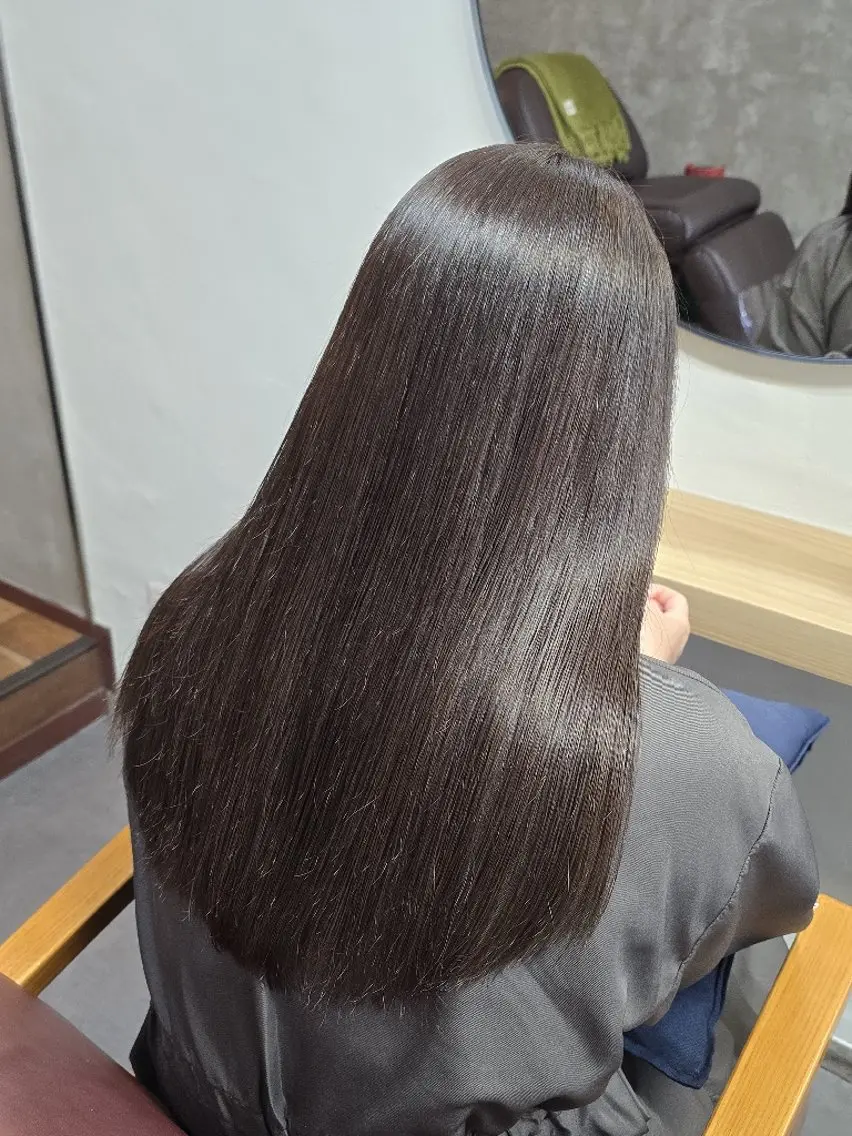 ロング カラー ベージュカラー オリーブベージュ 透明感🫧艶カラー✨ レイヤー✂渡辺祐輔のヘアスタイル