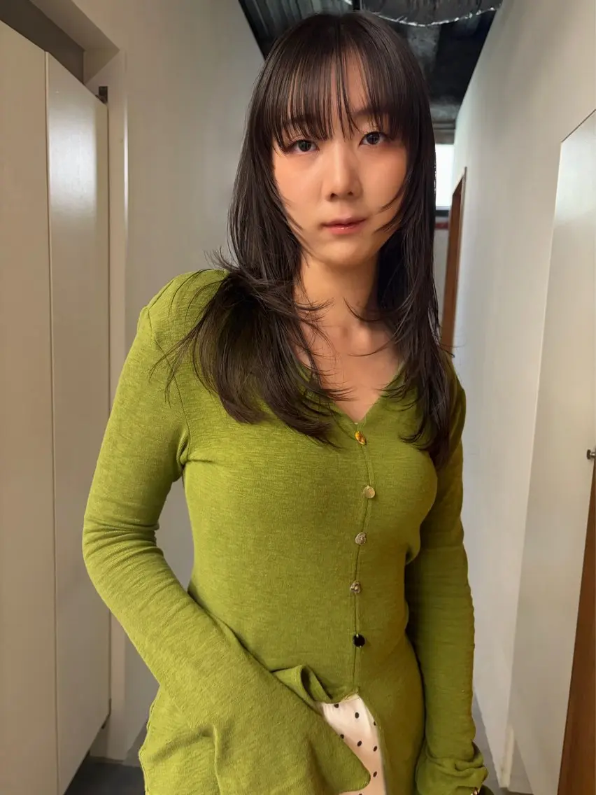 ロング レイヤーカット 関根 あきほのヘアスタイル
