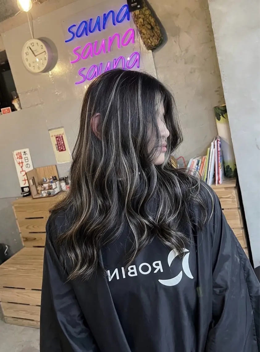 セミロング カラー ダークグレー ダークグレージュ グレージュ ハイライトカラー ハイライト ヘアカラー トリートメント 指名数No.1 /NAOYAのヘアスタイル