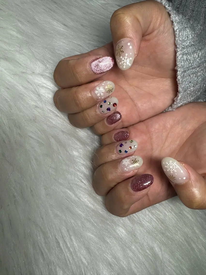 ネイル LAVISH 大和店 emi・:*+のネイルデザイン