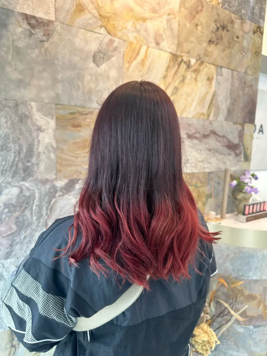 ロング カラー ブリーチ ヘアカラー トリートメント LOA uraraのヘアスタイル