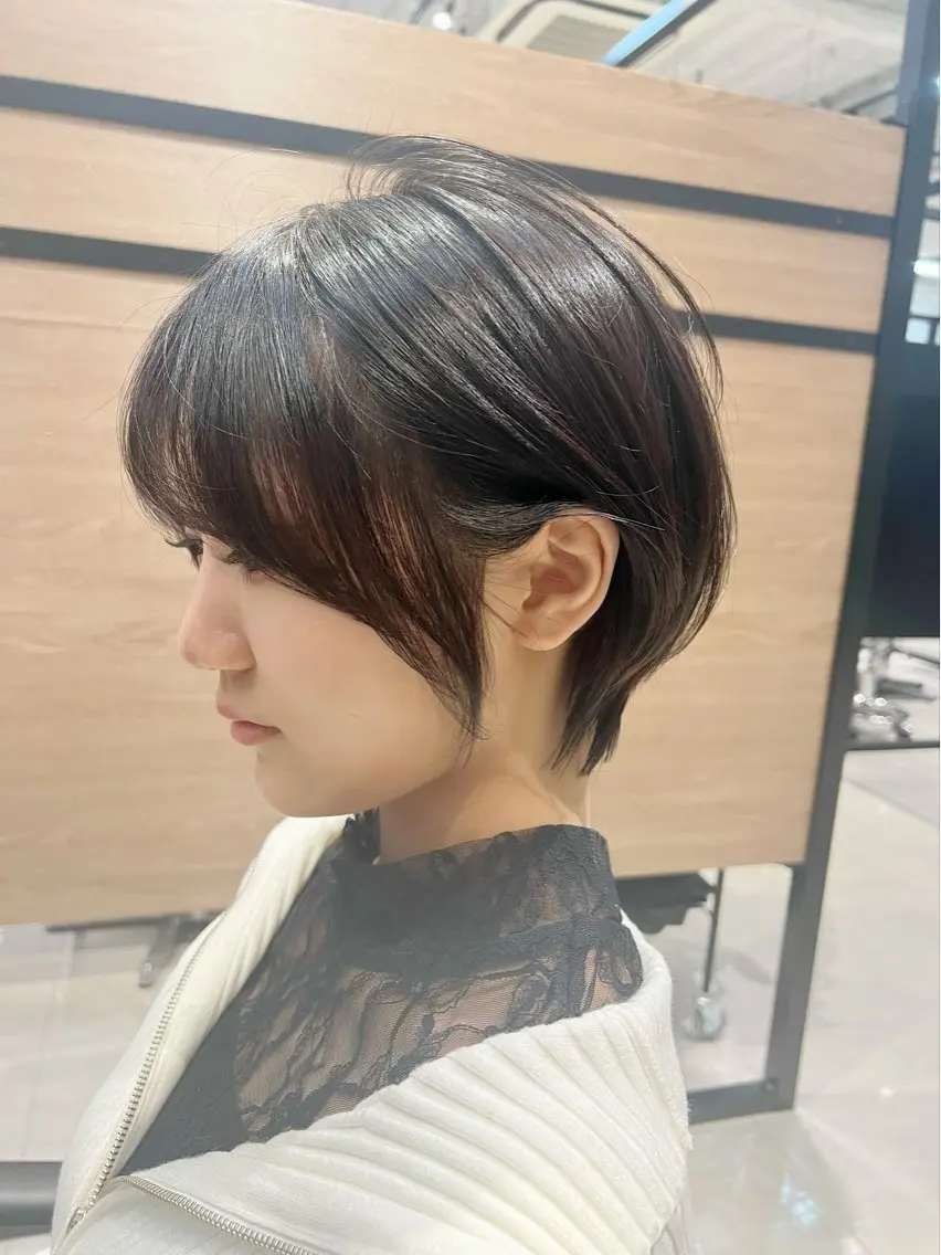 ショート カラー ヘアアレンジ hiiko顔まわり カットのヘアスタイル