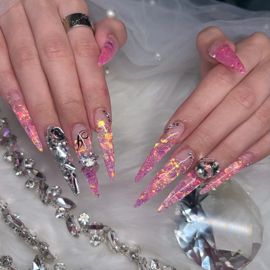 ネイル ハンドネイル 𝑅𝑖𝑛 🫧 アクリルスカルプのネイルデザイン