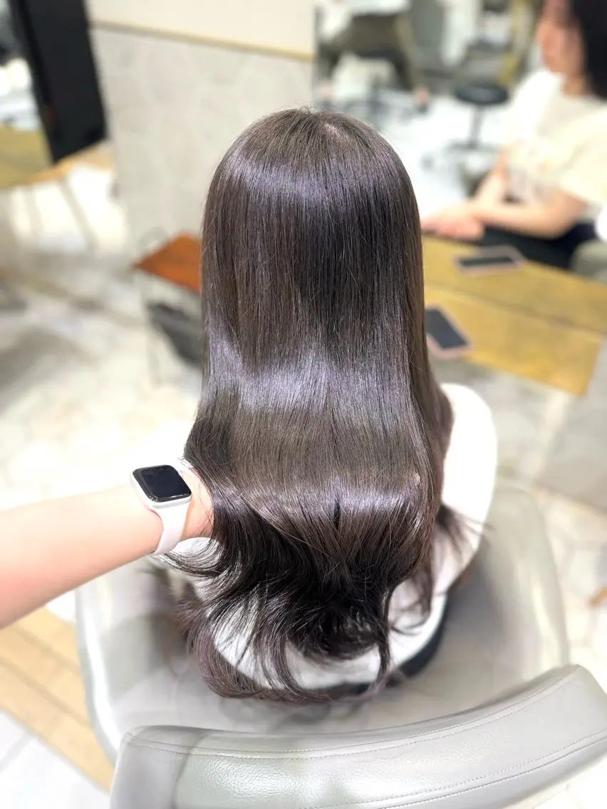ロング カラー グレージュ オリーブグレージュ オリーブグレー costes 今井芽依のヘアスタイル
