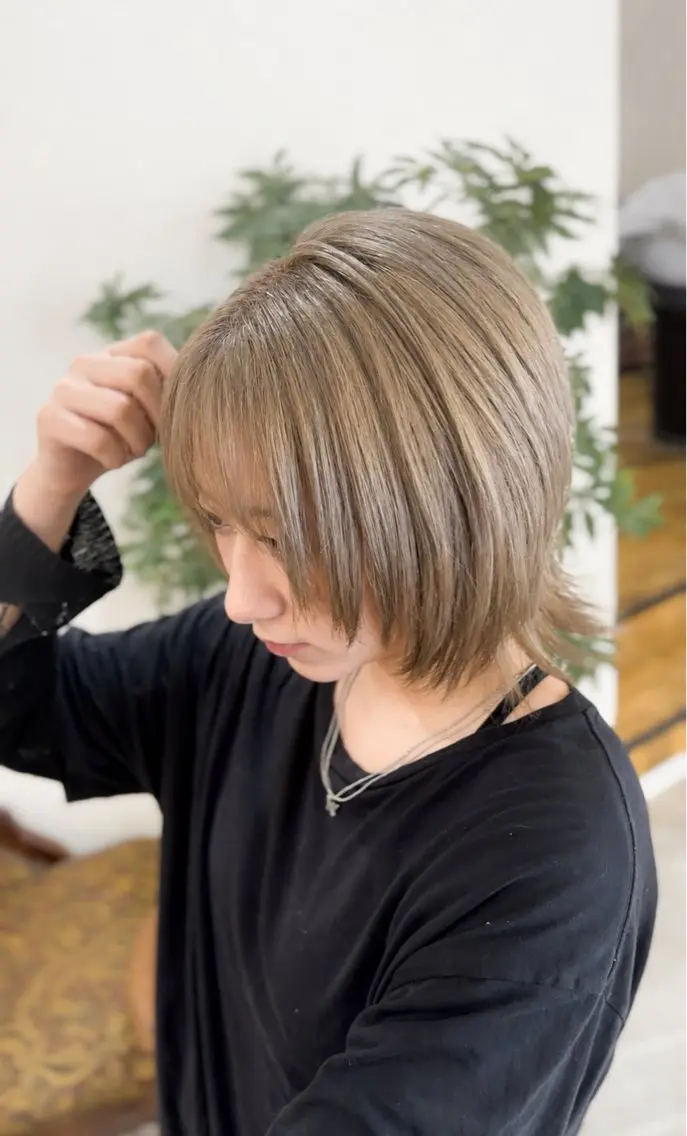 ショート ヘアカラー トリートメント 飯星慧斗/池袋 /ブリーチ/縮毛矯正のヘアスタイル