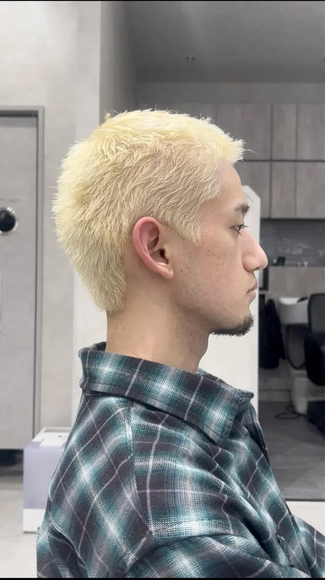 オシャレ坊主なら❤️‍🔥カット＋【ブリーチ抜きっぱなしホワイトブロンドカラー】の写真