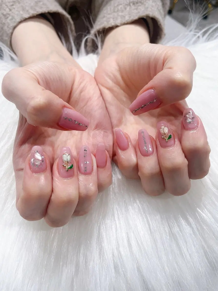 ネイル ハンドネイル リスブラン AYUMI 🍎のネイルデザイン