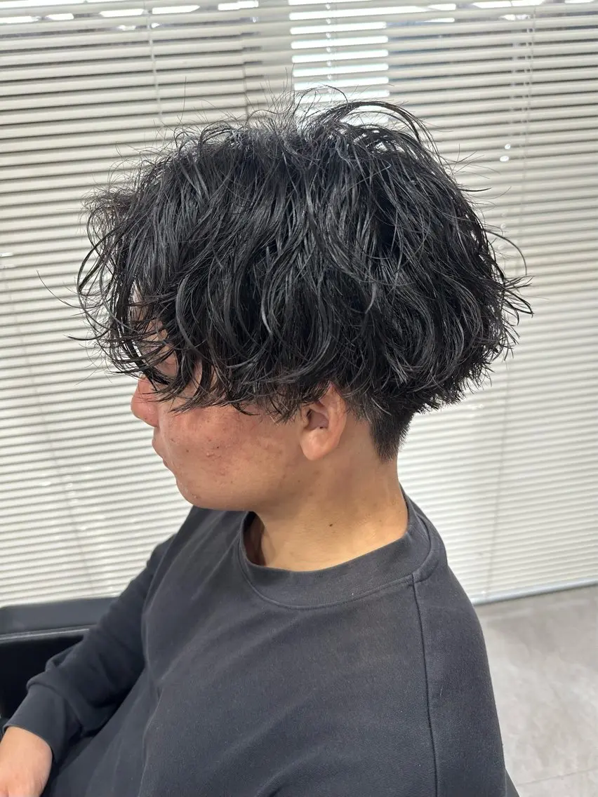 ショート パーマ メンズ メンズパーマ 波巻きパーマ カット パーマ ユウ🪄 パーマ指名No1のヘアスタイル