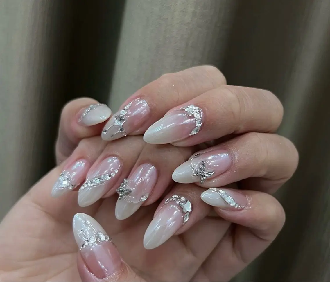 ネイル チークネイル フレンチネイル グラデーション キラキラネイル 韓国ネイル ハンドネイル Minette nailHuongのネイルデザイン
