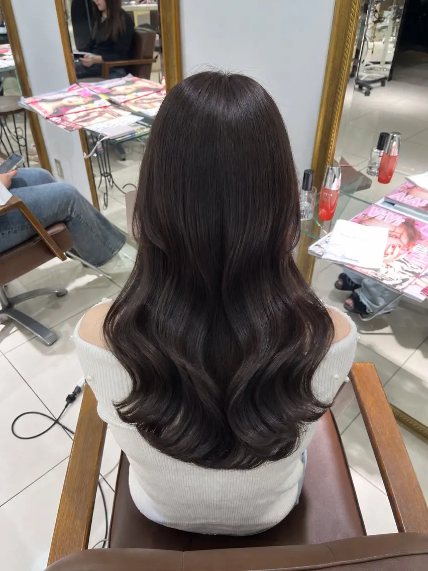 ロング ヘアカラー 柔らかグレージュ🤍 髪質改善Hanakaのヘアスタイル