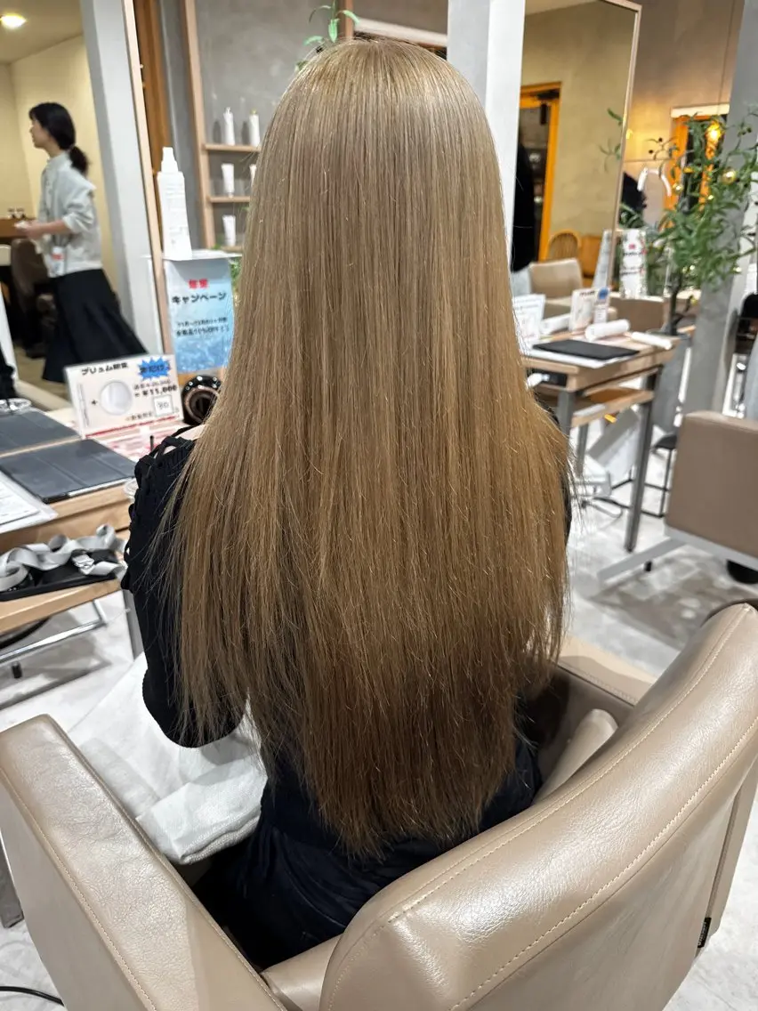 ロング カラー ベージュカラー ハイトーンカラー 長嶋 晴美のヘアスタイル