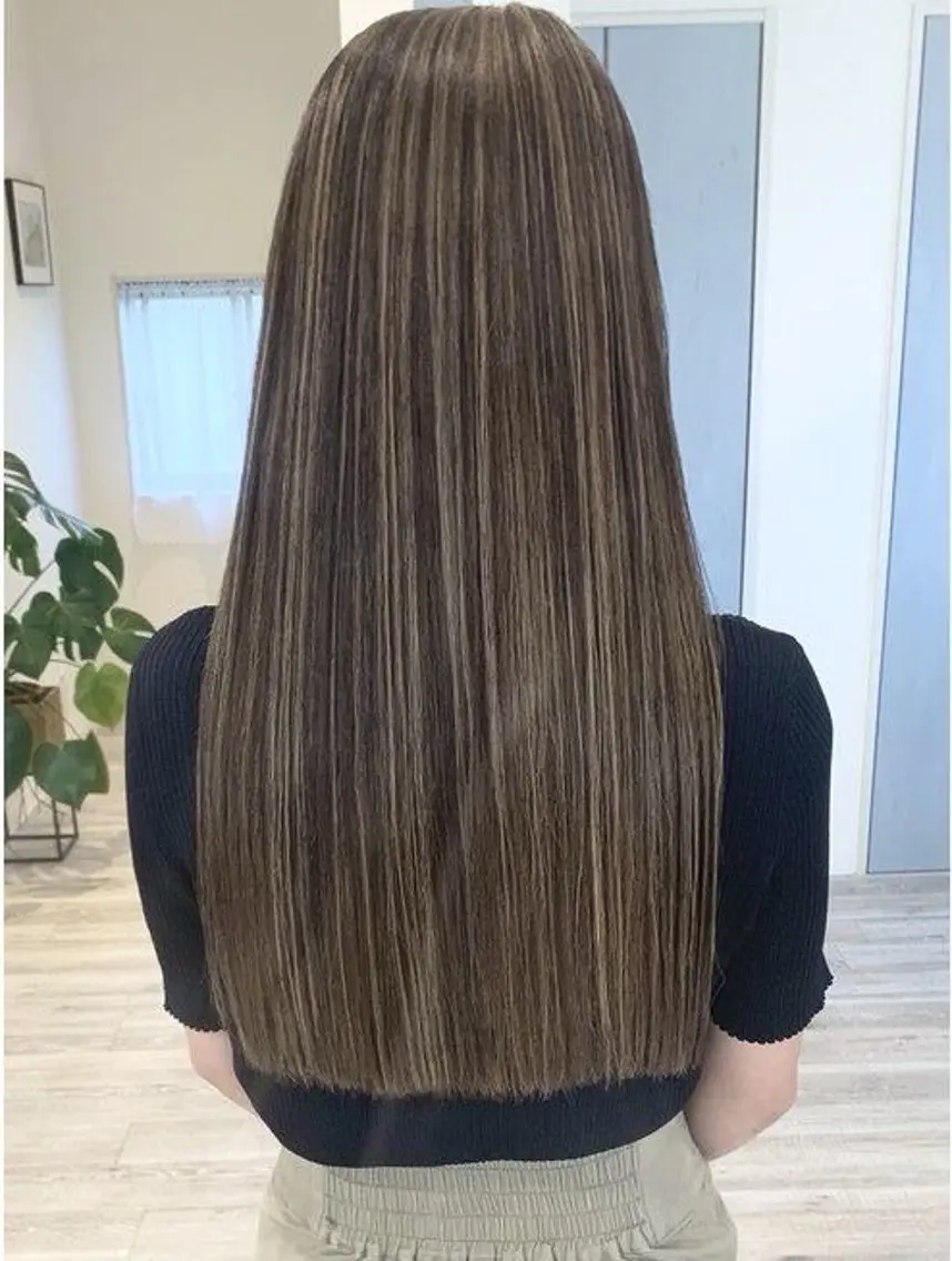 ロング カラー 陽 愛のヘアスタイル
