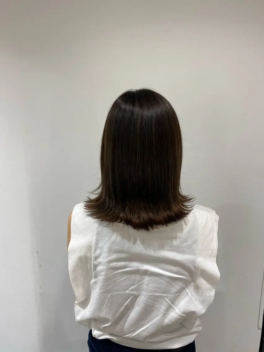 ミディアム カラー mei / レイヤー 顔まわり 🤍のヘアスタイル
