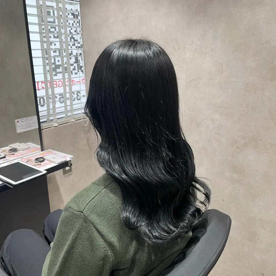 ロング カラー ヘアアレンジ 黒髪 ブルーカラー ブルーブラック カット ヘアカラー トリートメント ピンクカラー/ 透明感カラー鈴木海音のヘアスタイル