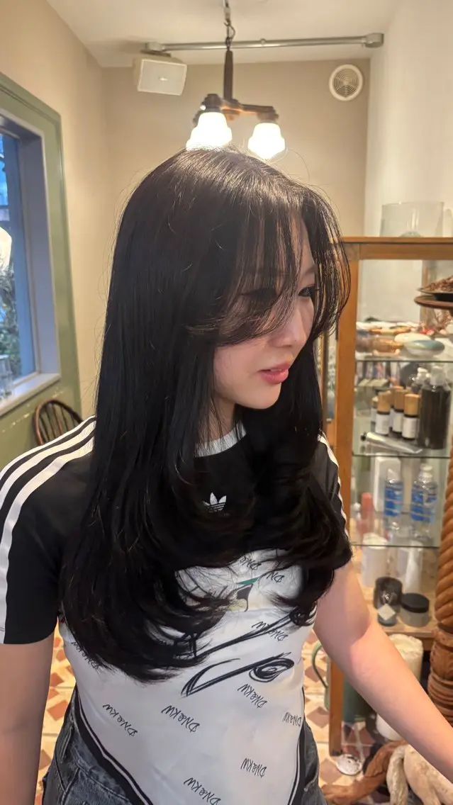 ミディアム 甲斐 真桜のヘアスタイル