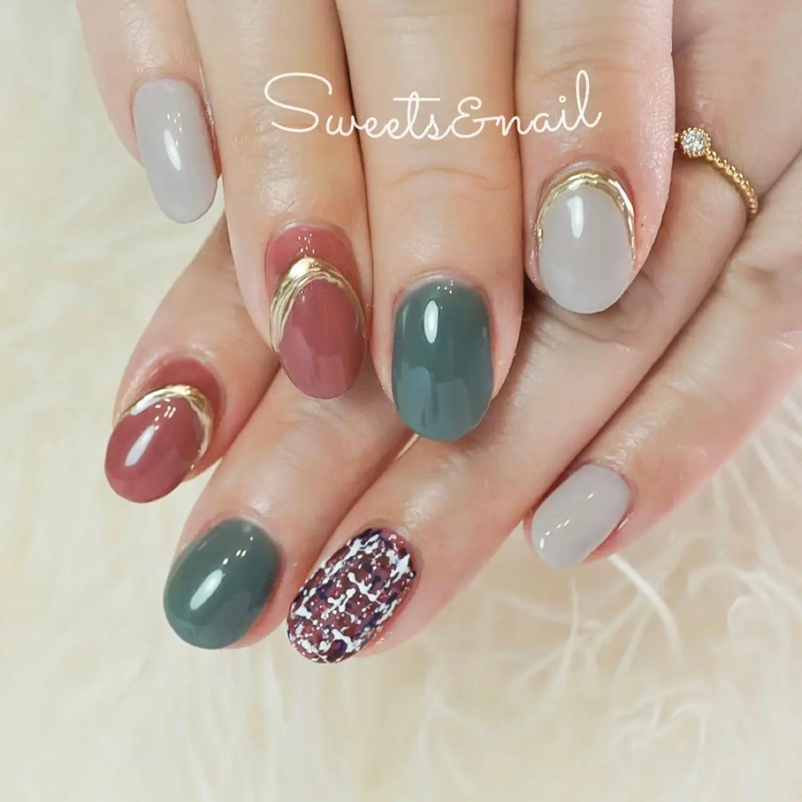 ネイル グリーン ミラーネイル ニュアンスネイル 赤色 ツイードネイル Sweets＆ nail みなこのネイルデザイン
