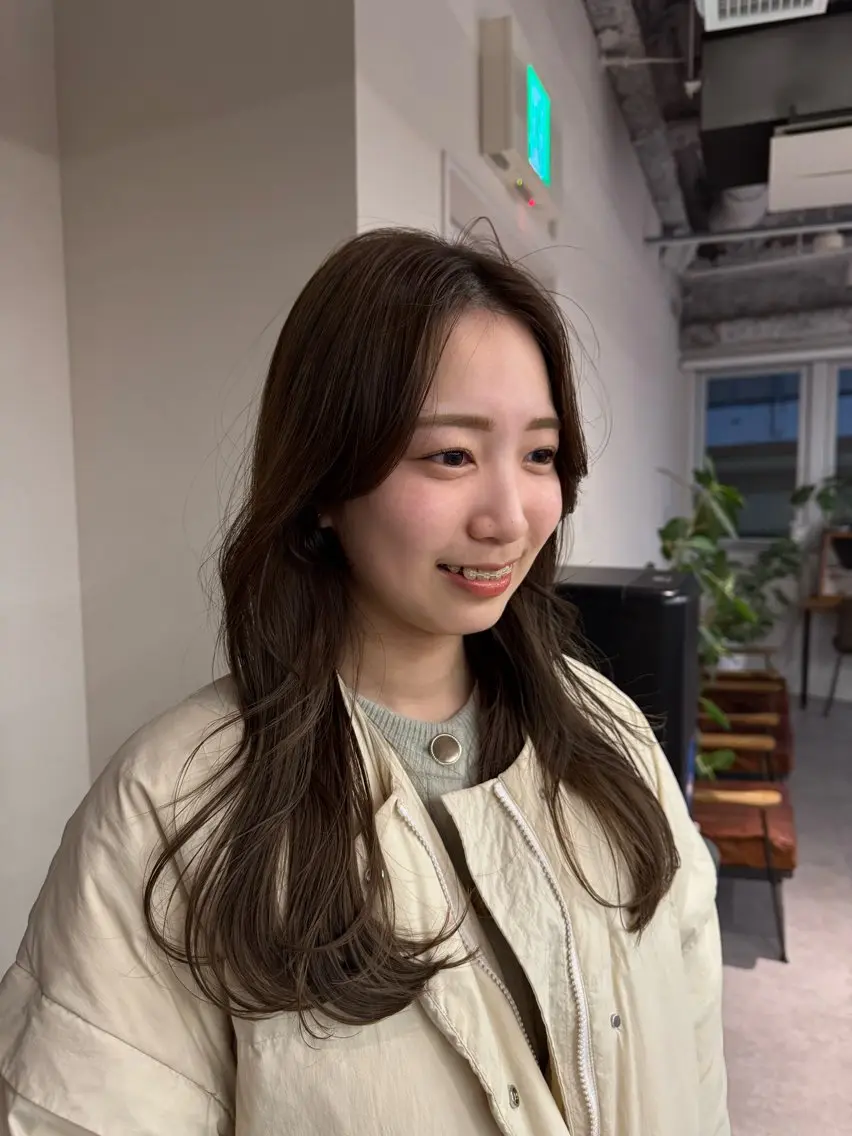 ロング 顔周りカット レイヤーカット カット ヘアカラー まほ/レイヤーカット 🍒🤍透明感カラーのヘアスタイル