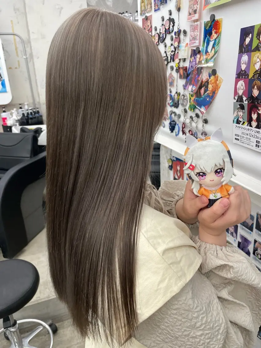 ロング カラー ヘアカラー トリートメント インナーカラー 推し ブリーチ 髪質改善のヘアスタイル