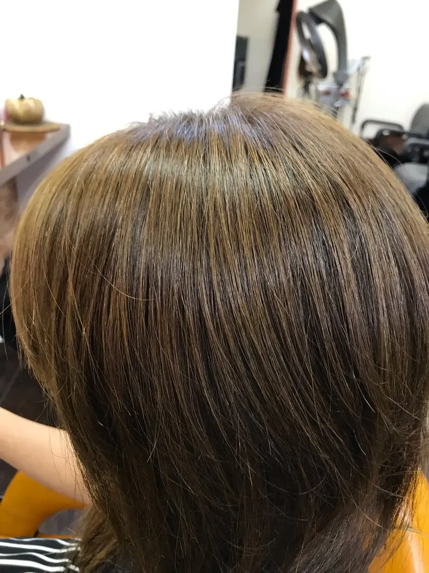 ノンジアミンヘルバカラー 頭皮と髪にやさしいカラーシミない明るいカラー 白髪からオシャレカラーまで対応の写真
