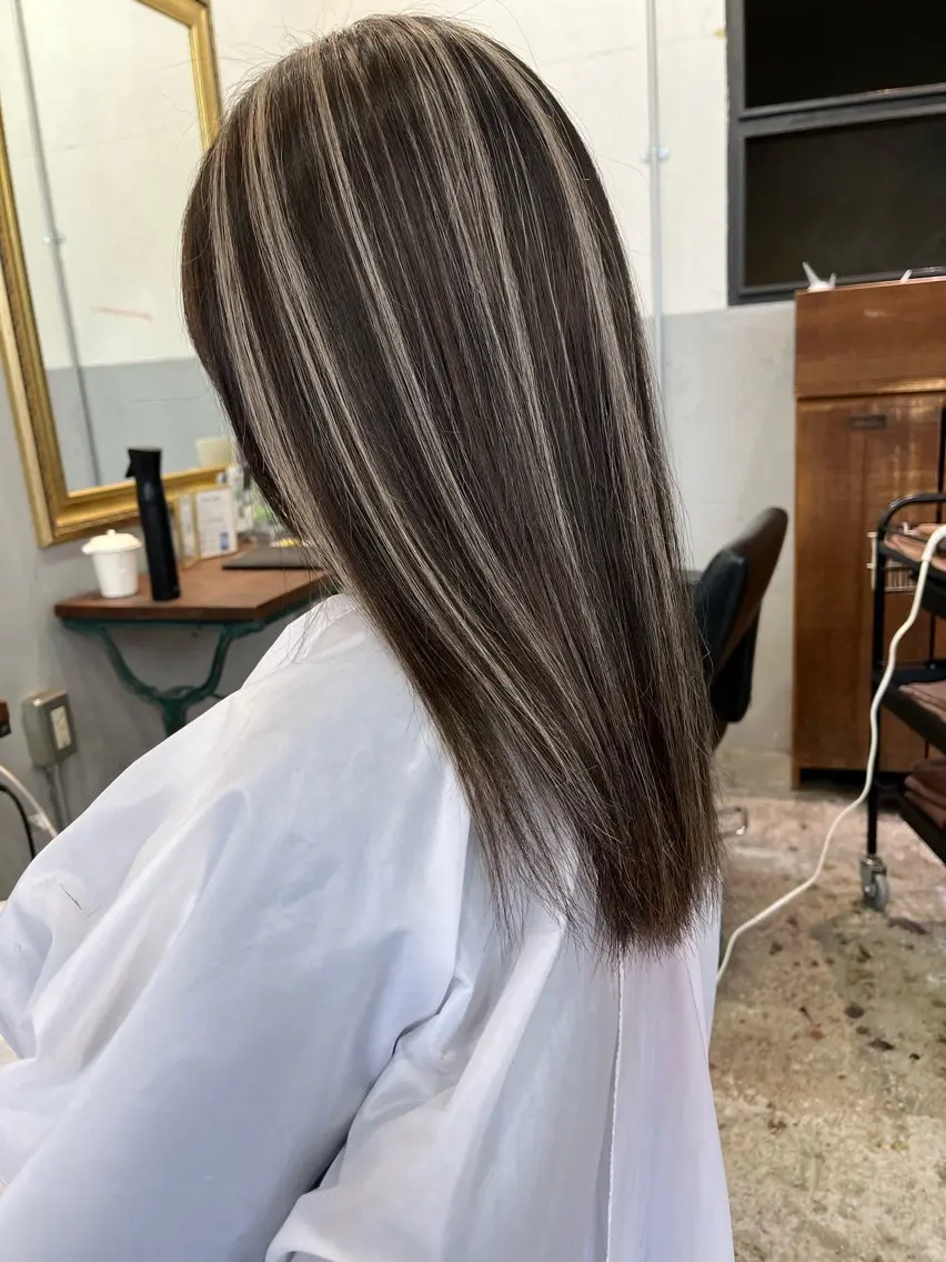 セミロング カラー ヘアアレンジ ハイライトカラー ハイライト カット ヘアカラー 東 寛道のヘアスタイル