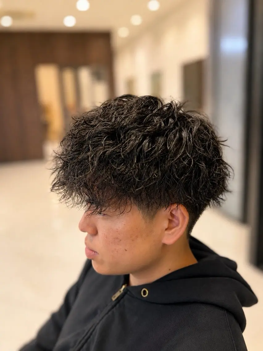 パーマ メンズ 鈴木 瑛介のヘアスタイル