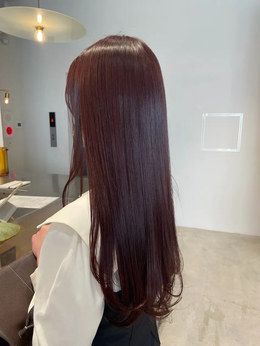ロング カラー カシス カット ヘアカラー トリートメント 石川 瑠琉のヘアスタイル