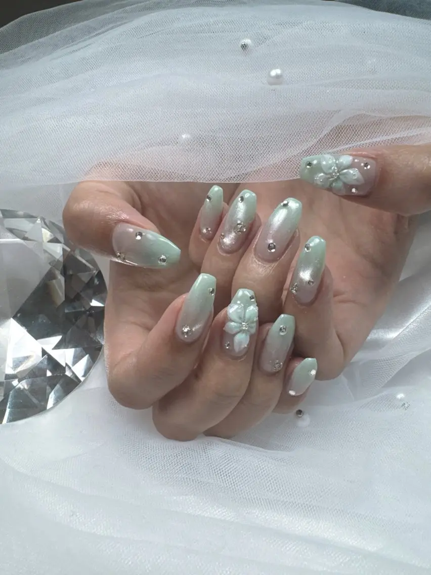 ネイル アートネイル チークネイル フットネイル フレンチネイル マグネットネイル ハンドネイル Queeens nailのネイルデザイン