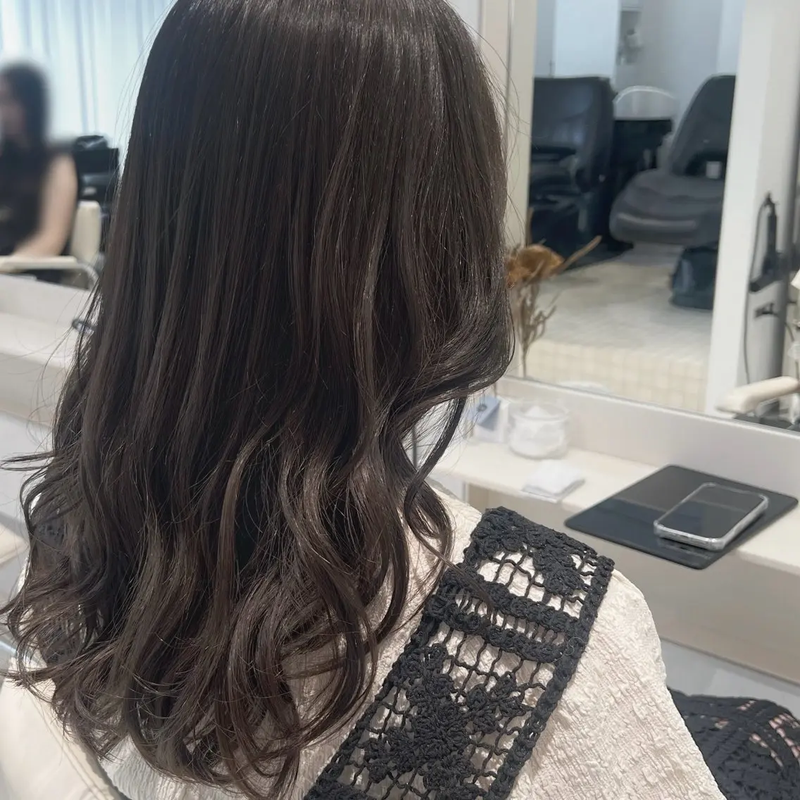 ロング カラー グレージュ ラベンダーカラー ラベンダーグレージュ ラベンダーグレー カット ヘアカラー トリートメント ヘッドスパ ヘアセット 艶くすみカラー ‎/縮毛/川添桃花‎のヘアスタイル