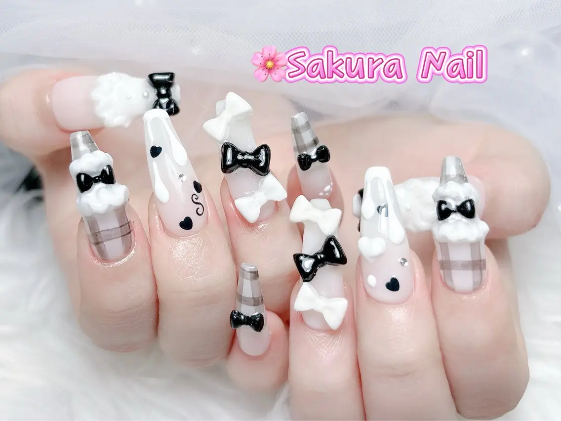 ネイル アートネイル オーロラネイル ボルドー チークネイル フレンチネイル ハンドネイル Sakura Nail Salonのネイルデザイン